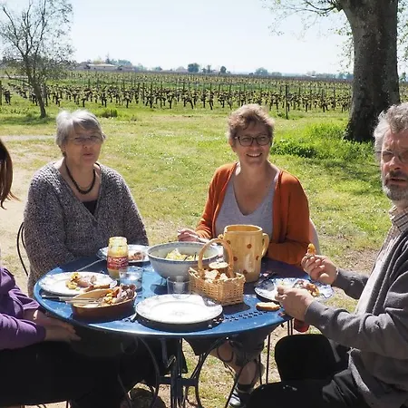 Chateau Pierre De Lune Bed and Breakfast 3*