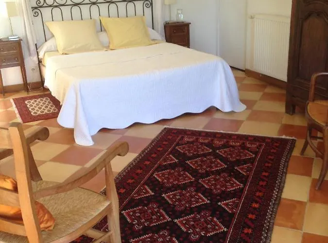 Chateau Pierre De Lune לינה וארוחת בוקר 3*