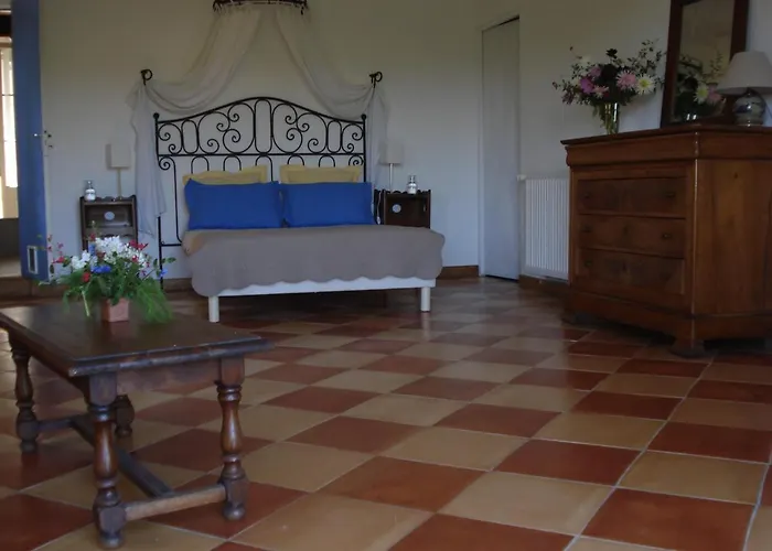 לינה וארוחת בוקר Chateau Pierre De Lune סנט-אמיליון