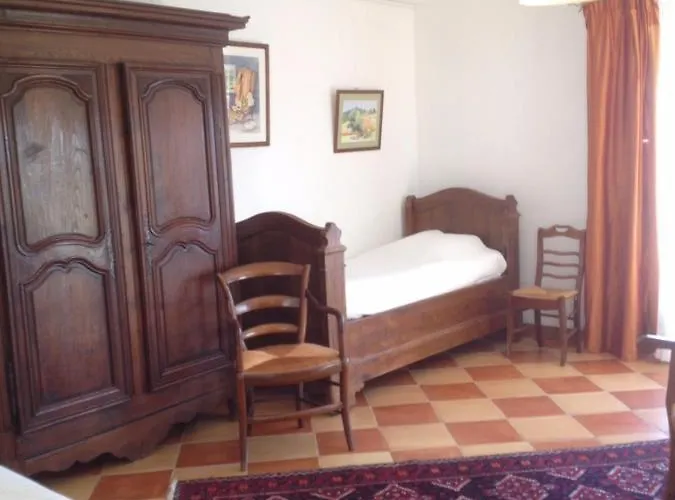 Chateau Pierre De Lune לינה וארוחת בוקר 3*