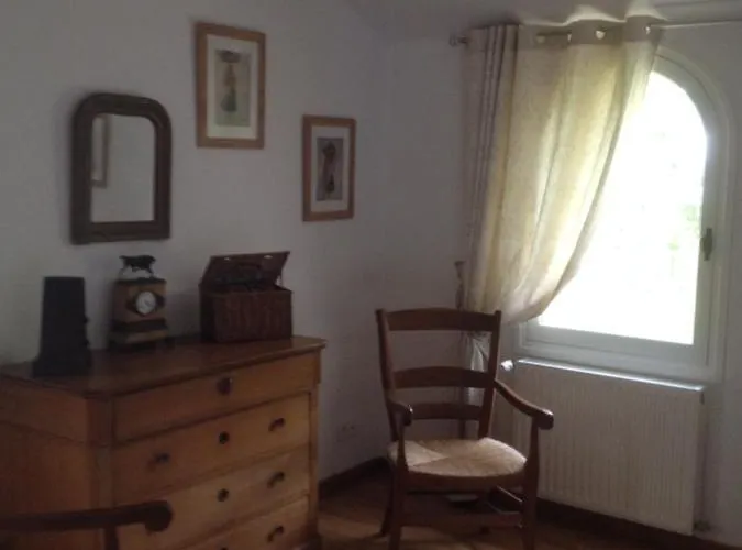 לינה וארוחת בוקר Chateau Pierre De Lune סנט-אמיליון