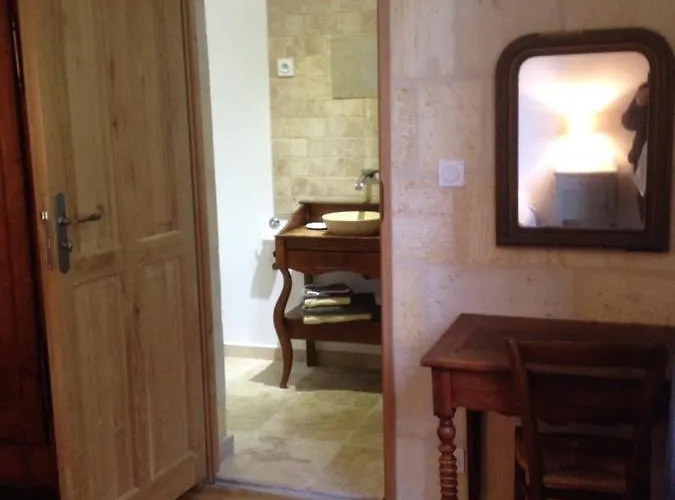 לינה וארוחת בוקר Chateau Pierre De Lune 3*