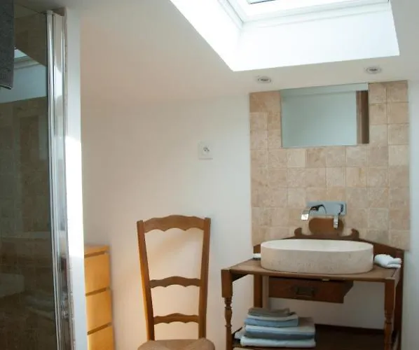 לינה וארוחת בוקר Chateau Pierre De Lune