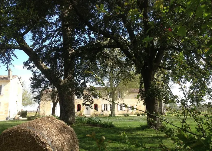 Chateau Pierre De Lune לינה וארוחת בוקר 3*