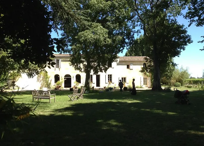 Chateau Pierre De Lune לינה וארוחת בוקר 3*