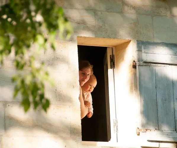 לינה וארוחת בוקר Chateau Pierre De Lune 3*