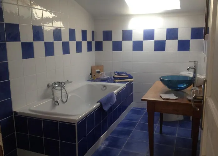 לינה וארוחת בוקר Chateau Pierre De Lune סנט-אמיליון