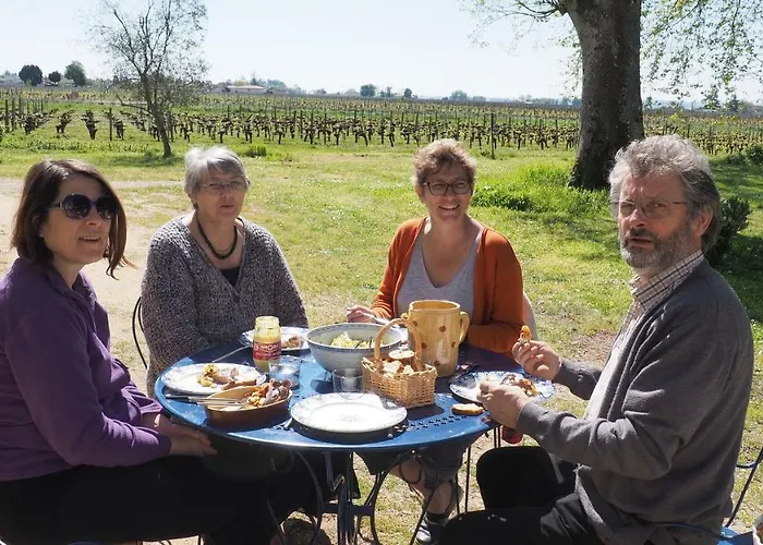 Chateau Pierre De Lune לינה וארוחת בוקר 3*